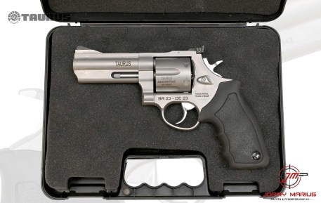 taurus-444-raging-bull-revolver-4697-1-020720246